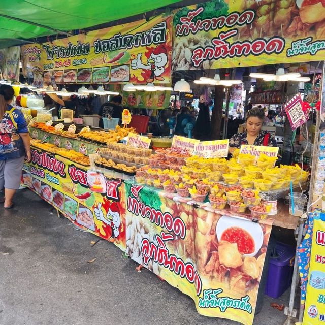 A Weekend Market In Bangkok - Chatukchak