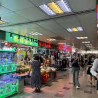 葵涌廣場-很地道,位于葵芳地鐵站隔離的地道又貼地商場