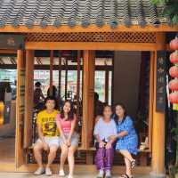 หมู่บ้านรักไทย