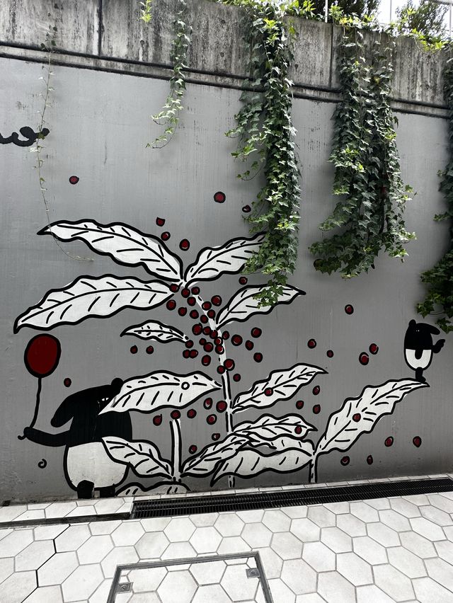 路地裏にひっそり 新大久保 DOMOCafe