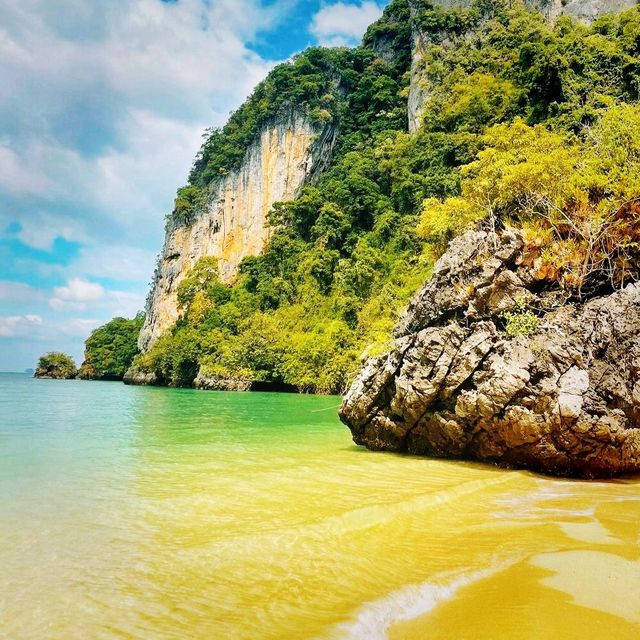 Ko Hong Beach in Thailand 