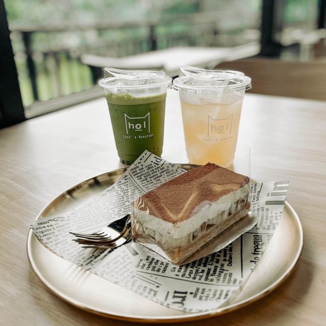 HOL CAFE อ่านยังไงกันนะ ☕️
