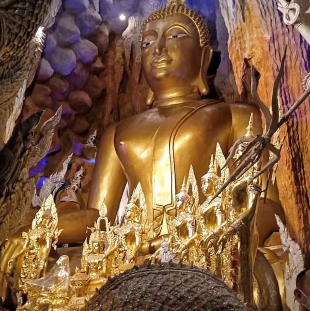 วัดมณีวงศ์ จ.นครนายก 
