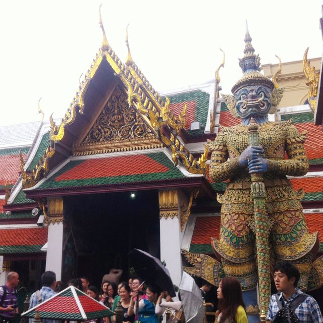 All that GLITTERS is the GRAND PALACE!