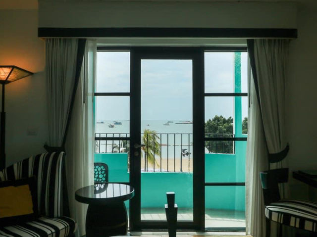 ave Hotel Pattaya  โรงแรมสุดคลาสสิคสไตล์ไมอามี
