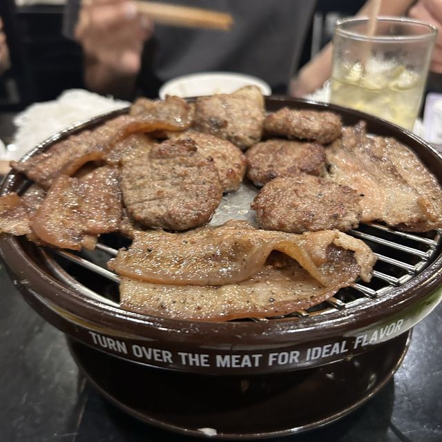 胡志明市的正宗河內烤肉片