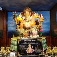 วัดสาขลา  ลอดใต้โบสถ์ เสริมความเป็นสิริมงคล