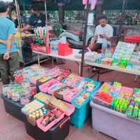 ตลาดโต้รุ่ง ถนนคนเดิน นครนายก