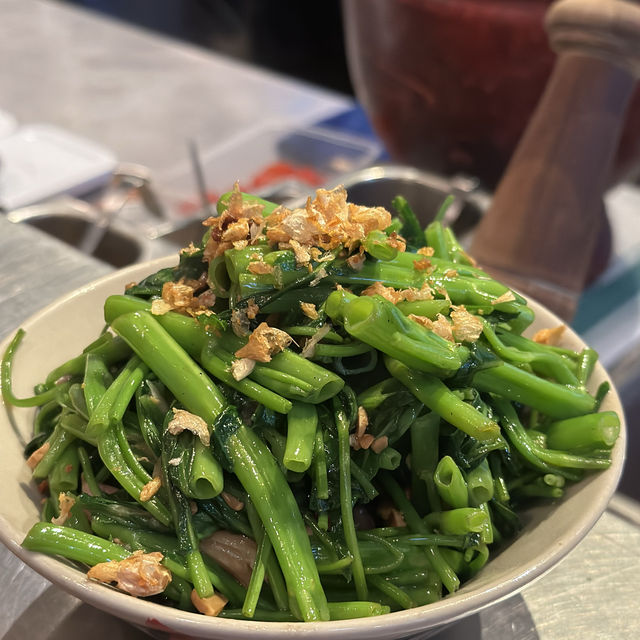 米芝蓮人氣泰國菜！泰式船麵天花板