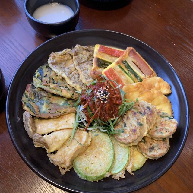 Chic place for a drink and light meal in Hapjeong