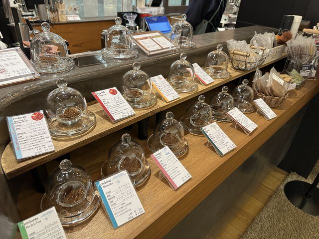 北海道・札幌。『丸美珈琲店 MARUMI COFFEE STAND』のスペシャリティコーヒーソフト