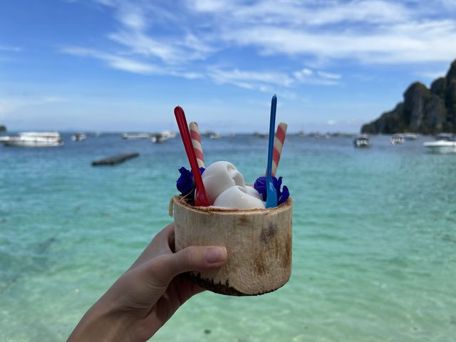 Paradise in Phuket🏝️: The Crystal Clear Maya Bay on Phi Phi Island🐚