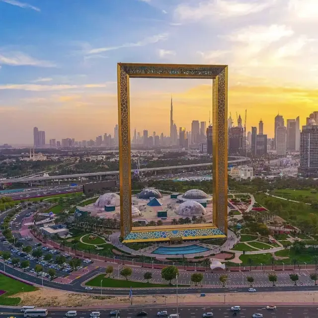 Frame in Dubai with this frame 🖼 