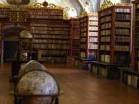 【チェコ】修道院内の美しい図書館！ストラホフ修道院