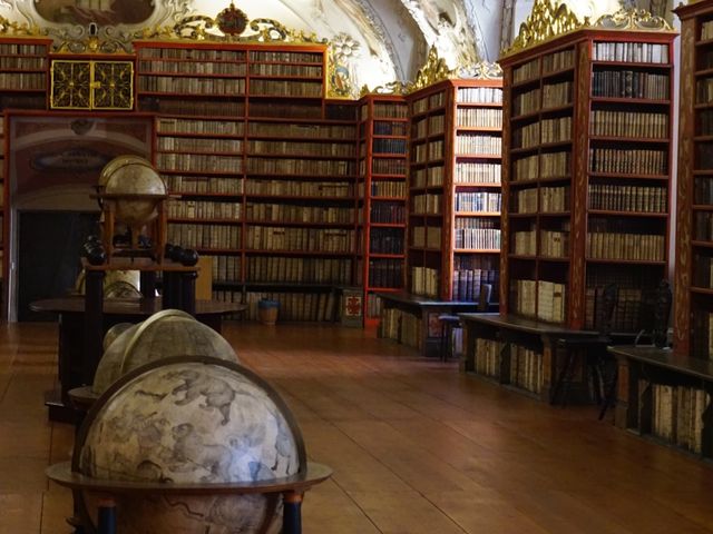 【チェコ】修道院内の美しい図書館！ストラホフ修道院