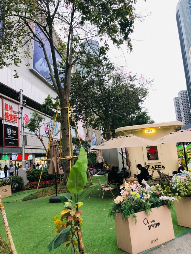 華強北站夜市：角色特色小食，繁華熱鬧
