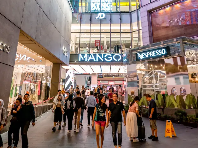 巴比倫吉隆坡...為了名牌購物..