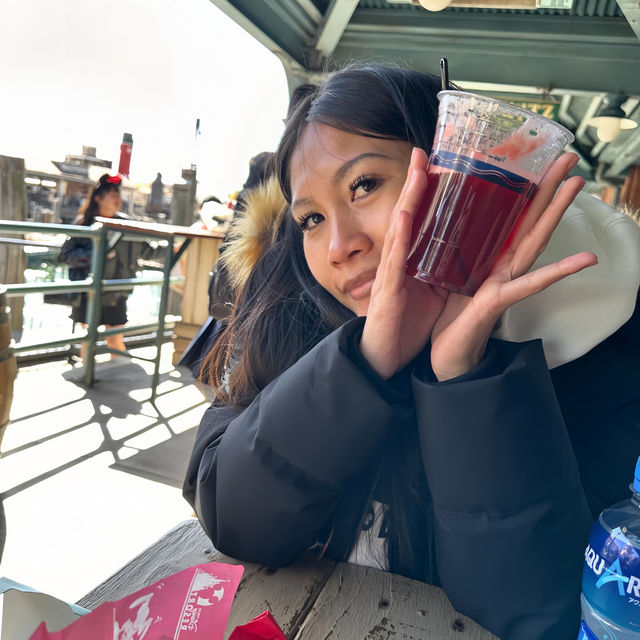 สาวไทยกับพ่อหนุ่มอเมริกาของเขาที่ Tokyo Disney sea