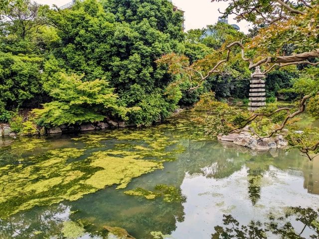 日本京都-能拍到京都塔小橋湖水倒影：涉成園
