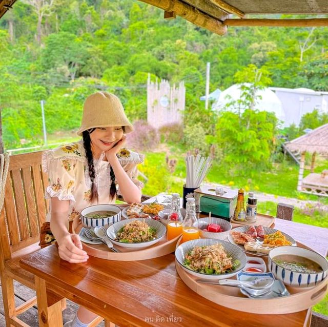 ที่พักบ่อเกลือ ริมลำธาร โอบล้อมด้วยขุนเขา
