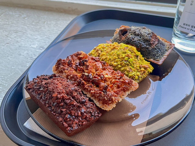 전주오면 꼭 먹어야할 휘낭시에 전주디저트 카페 맛집 N번째 방문 : 평화와 평화, 커피상점 