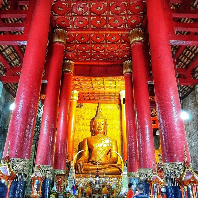 วัดพระธาตุช้างค้ำวรวิหาร สักการะพระเจ้าหลวง
