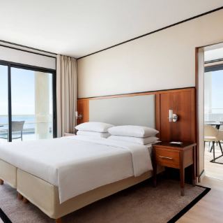 Riviera Marriott Hotel La Porte de Monaco: Mediterranean Charm and Luxury