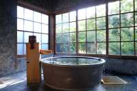 「黑川溫泉山花水木別邸 深山山莊」：價格優惠，享受寧靜的日式住宿和美食