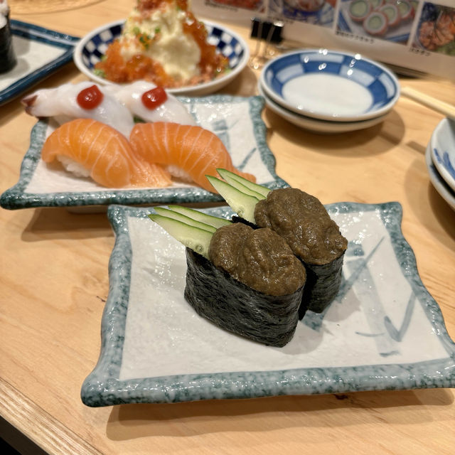 【大阪・西梅田】職人が握る本格寿司を肴に楽しめる「すし酒場さしす KITTE大阪店」