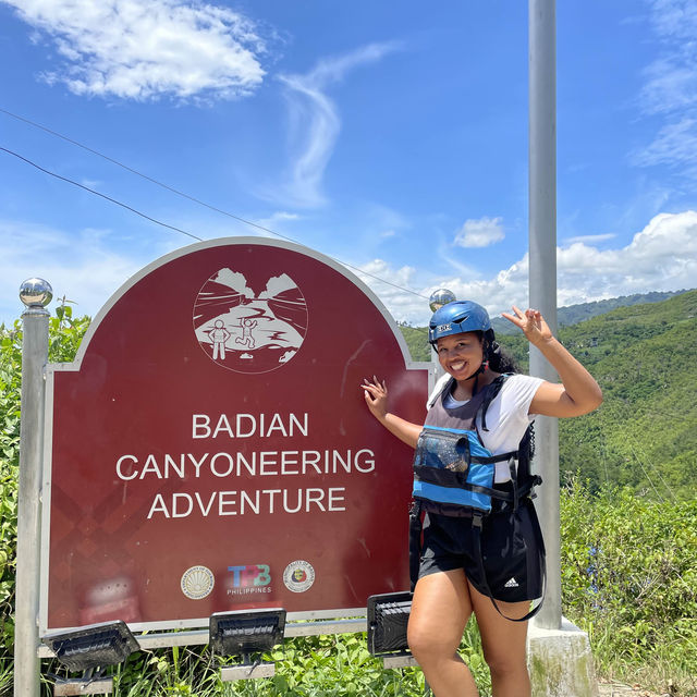 Exploring the famous Kawasan falls (Philippines) 