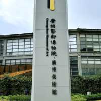 廣州美術館（新館）-造型猶如「水中盛放的木棉花」，與廣州塔互相輝映