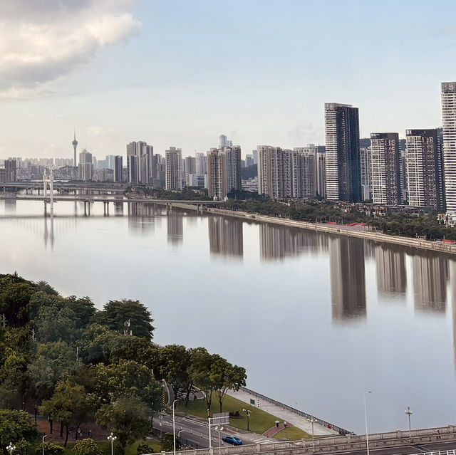 **"Spectacular Seascape and Culinary Delights at Renaissance Zhuhai Club Lounge"**