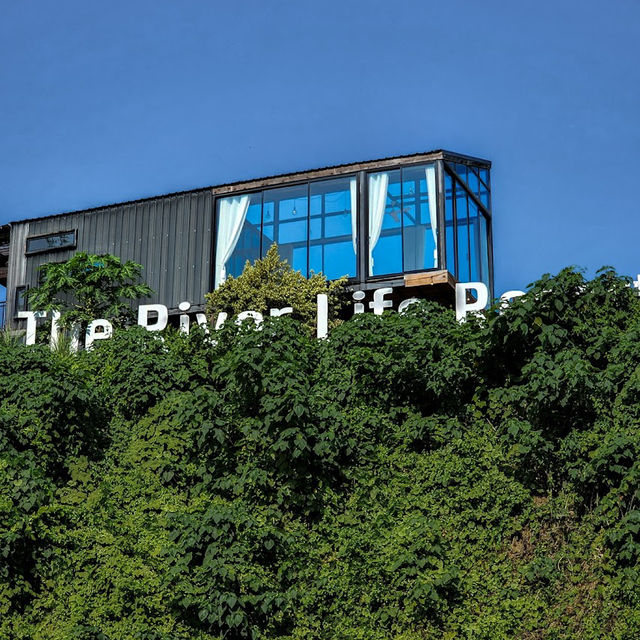 🛖✨ The river life resort