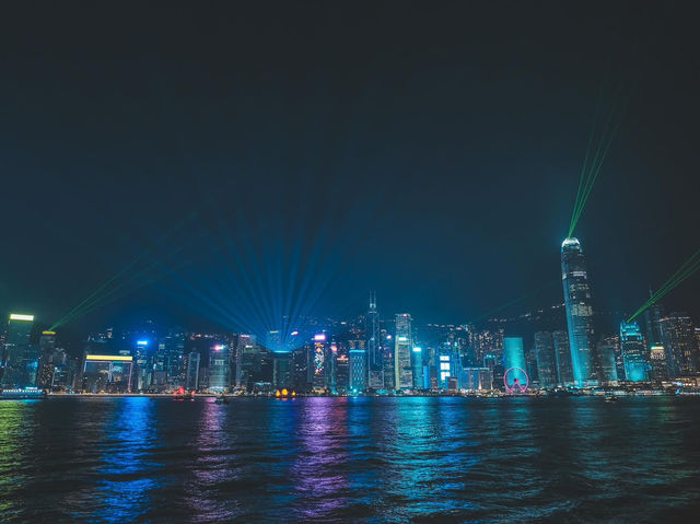ชมแสงไฟยามค่ำคืน ที่ Victoria Harbour 🌃