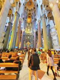 Exploring Basílica de la Sagrada Família: Gaudí’s Iconic Masterpiece