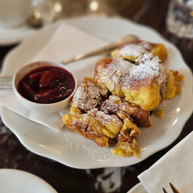 [ウィーン]ウィーンの伝統的なスイーツ"ザッハトルテ"の有名店[Demel]