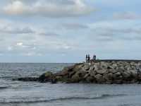 มาพักผ่อนที่หาดนราทัศน์ 