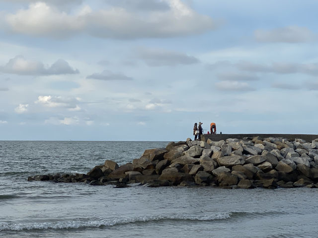 มาพักผ่อนที่หาดนราทัศน์ 