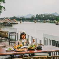 ดินเนอร์สุดชิลริมแม่น้ำแคว