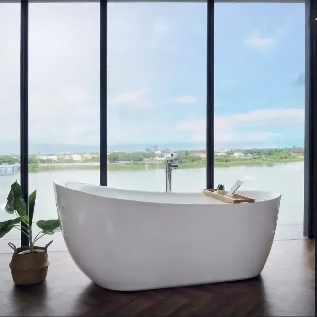Stunning Minimalist Concrete Guesthouse in Yilan｜Ningxia Seaview
