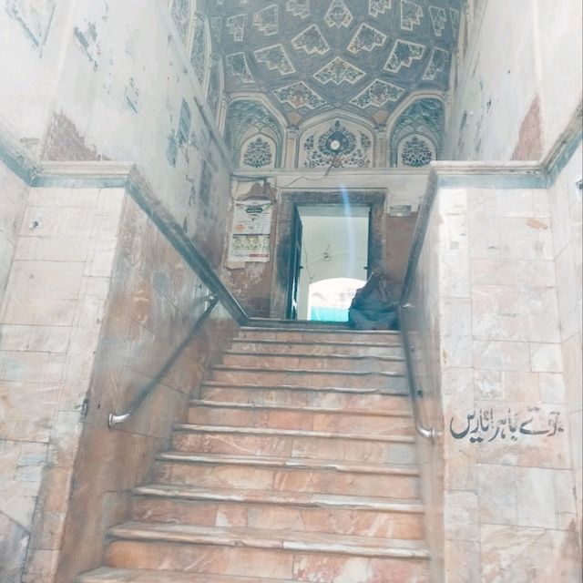 THE ICONIC AND HISTORIC MOSQUE.
