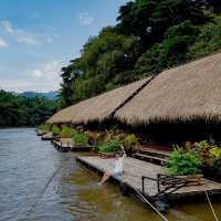 ที่พักริมน้ำกาญจนบุรี