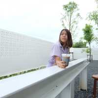 MAMA DON'T LIKE คาเฟ่ชื่อเก๋ริมถนนสุขุมวิท
