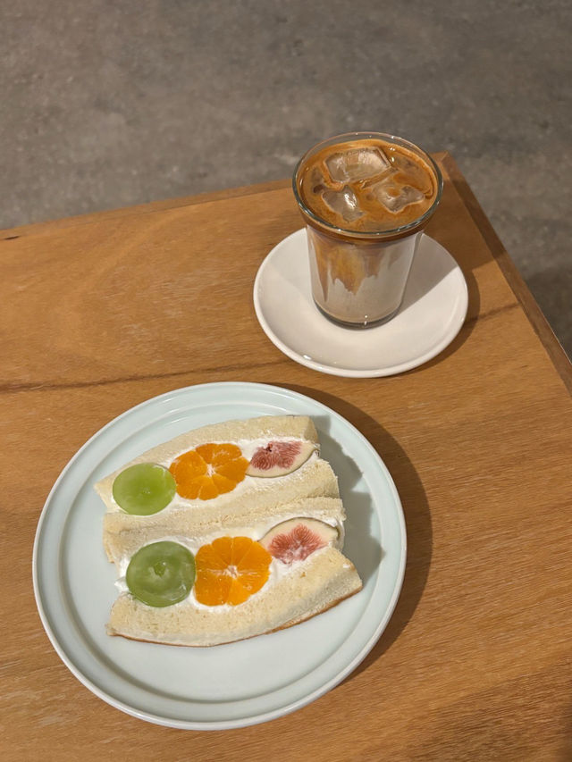 🧡군자카페🥯능동 조용한 동네 퍼즌트 