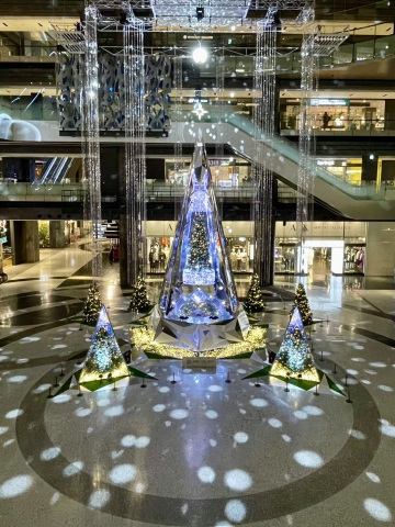大阪 ❤︎まるで万華鏡🪞✨室内の巨大なクリスマスツリー⭐️ | Trip