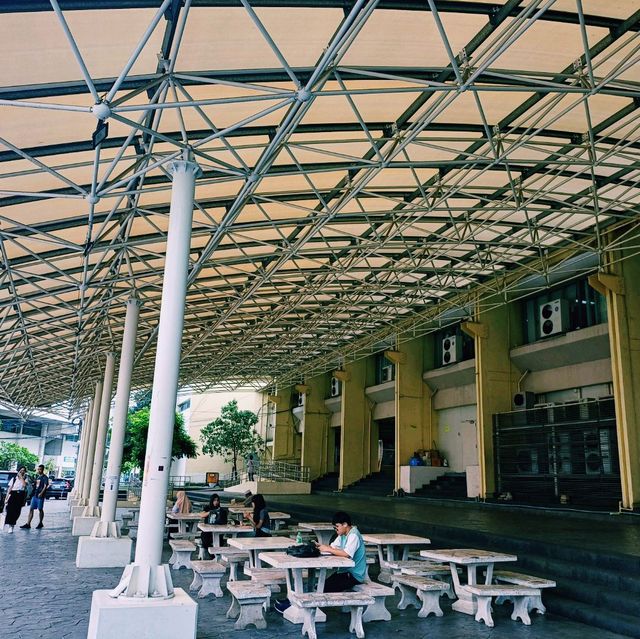 泰國曼谷大學校園景點:Ramkhamhaeng University，特色湖心廟宇建築，適合拍照📸打卡親子遊