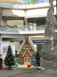 ถ่ายรูปต้นคริสต์มาสสุดชิคที่ K Village