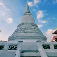 泰國曼谷著名皇家古跡寺廟景點:Wat Krua Wan Worawiharn，建築華麗雄偉，適合打卡拍照📸