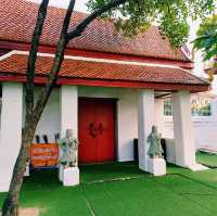 泰國曼谷著名皇家寺廟景點:Wat Hong Rattanaram Ratchaworawihan，建築雄偉壯觀，適合打卡拍照📸