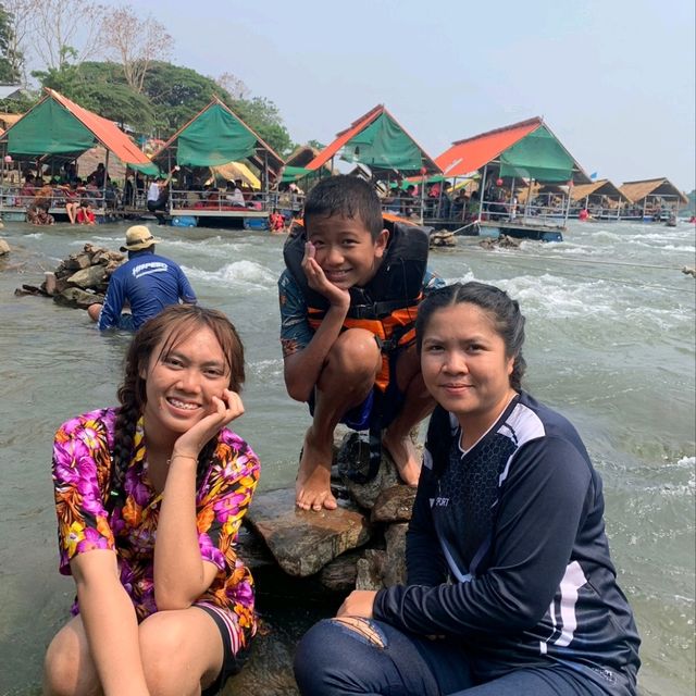 หน้าร้อนแบบนี้ต้องหาที่เย็นๆเล่นน้ำกัน